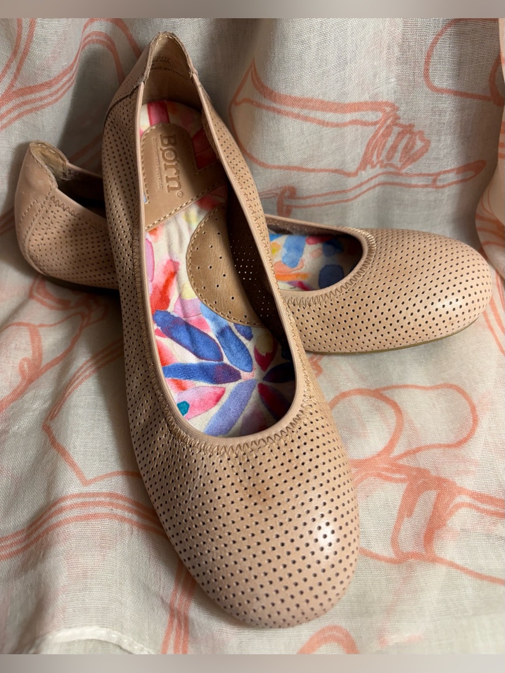 Born Julianne Perforated Blush/Beige Leather Ballet Flats w Colorful Interior 8M - Picture 2 of 10